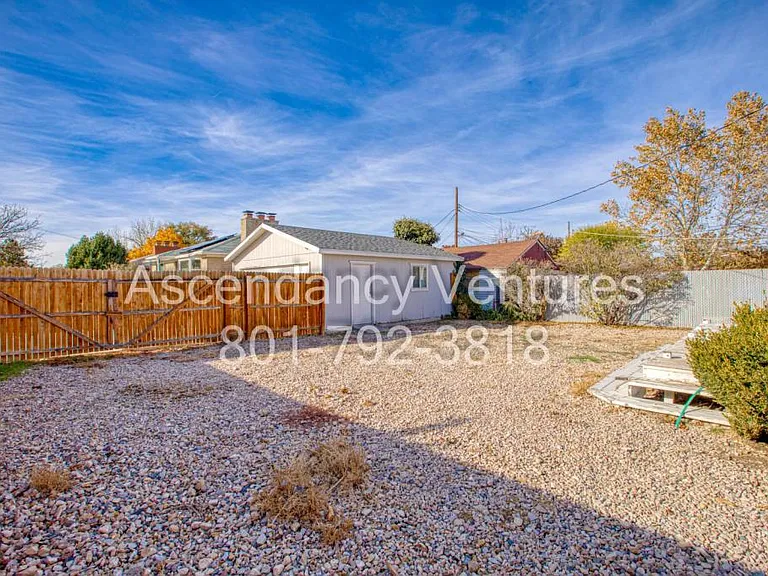538 S Navajo St — Photo 3