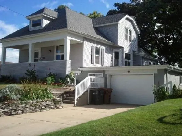 2423 Cleveland Pl, South Milwaukee, WI 53172