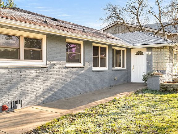 3rd image of 1820 NW Thatcher Rd