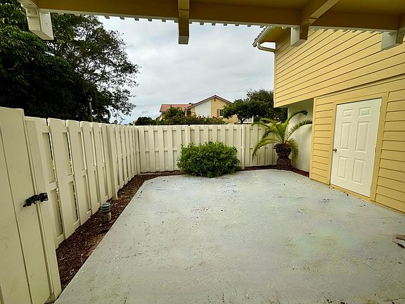 5th image of 288 Seabreeze Circle
