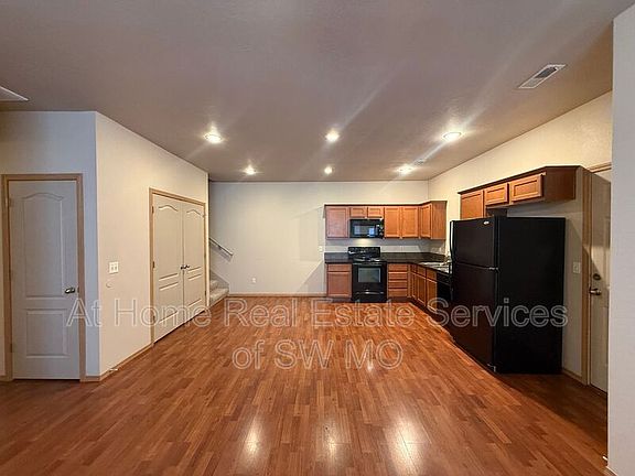 4th image of 662 S Rilynn Ave