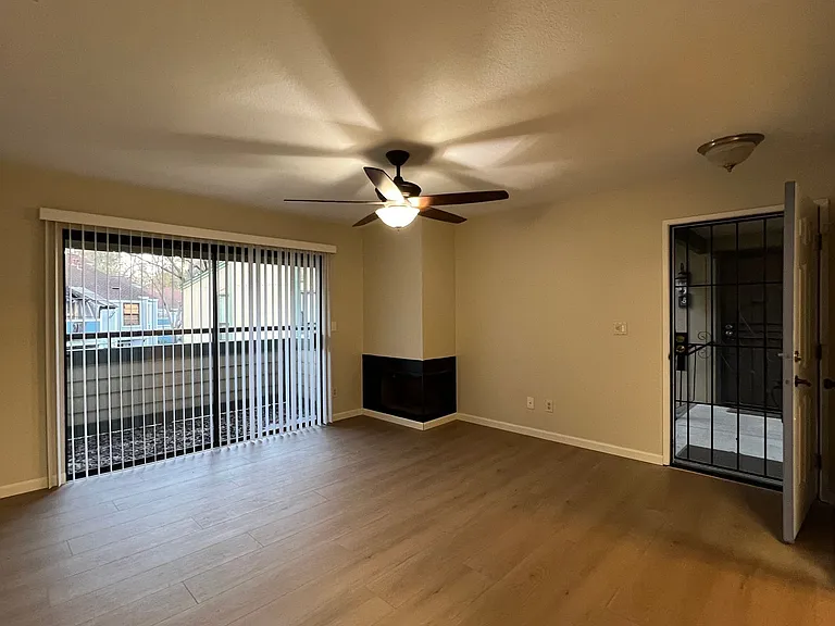 600 Del Verde Cir #2 — Photo 6