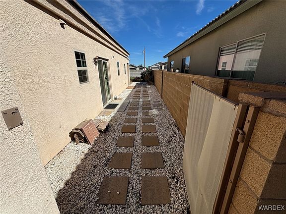 4th image of 3590 N LOMITA Street