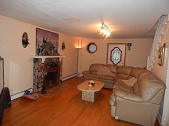 2nd image of 42 Greenleaf Ave