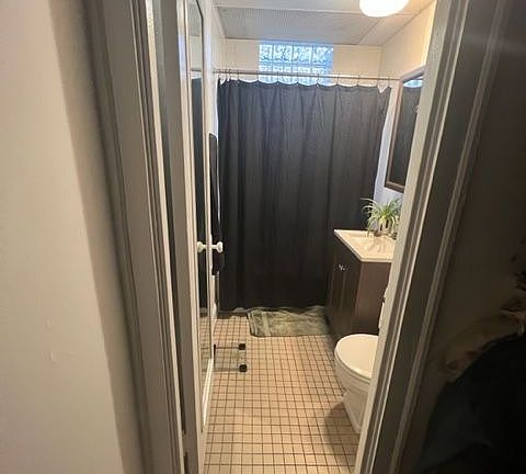 5th image of 2400 W Wilson Ave APT C