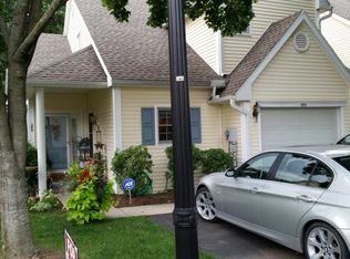 586 Brighton Pl, Mechanicsburg, PA 17055