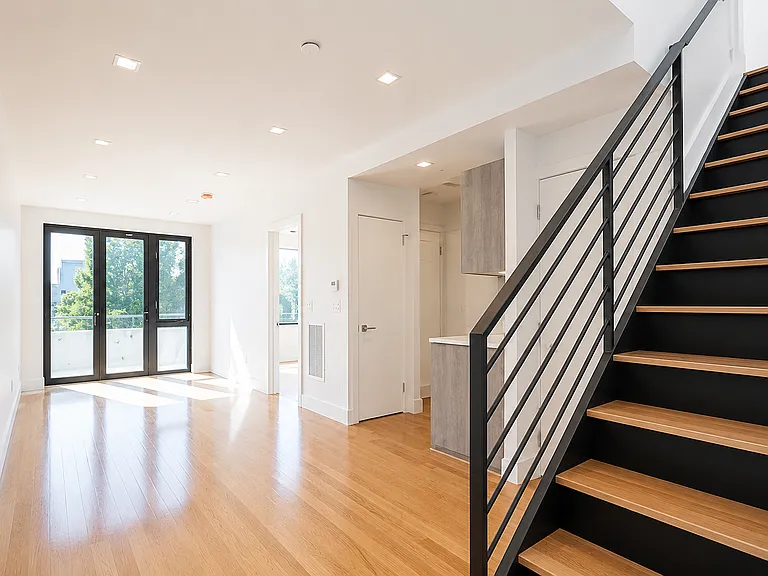 475 Herkimer St #4R — Photo 1