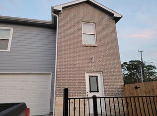 8203 Oak Knoll Ln #B, Houston, TX 77028