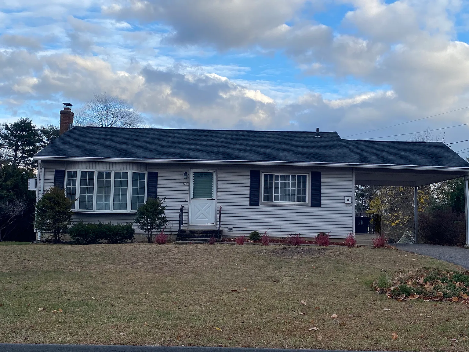 3 bed, 1064 sqft, $2,400 — Photo 1
