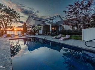 2 Leeward Ln, Saratoga Springs, NY 12866