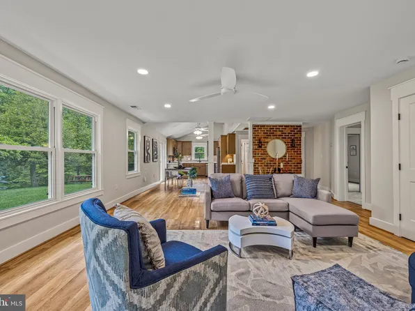 5861 Vine Ln, Linden, VA 22642