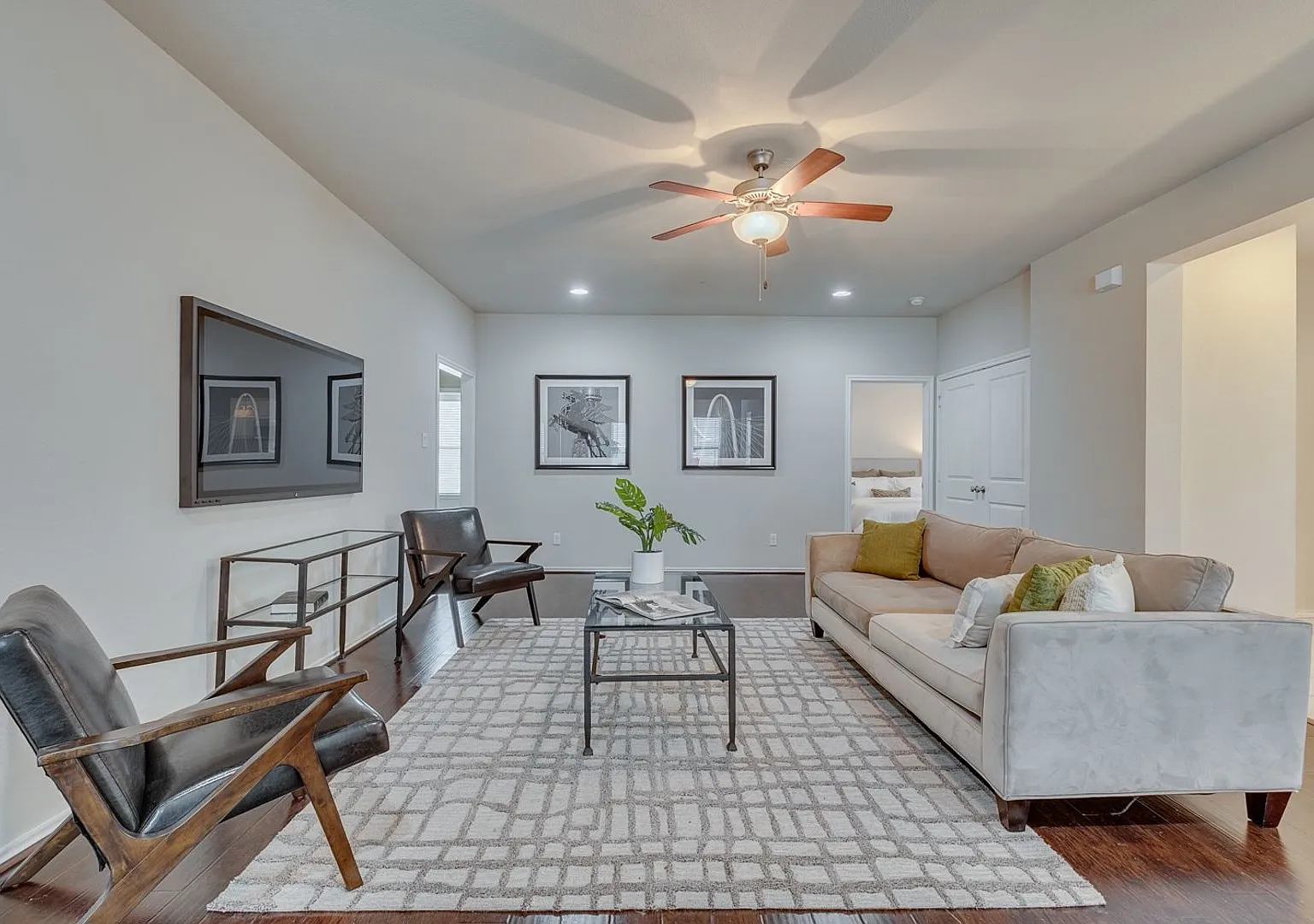 MOVE IN 2026 $4500 1st yr * $5500 2nd yr 5 Bed 3 Bath Short Walk to TCU Campus — Photo 3
