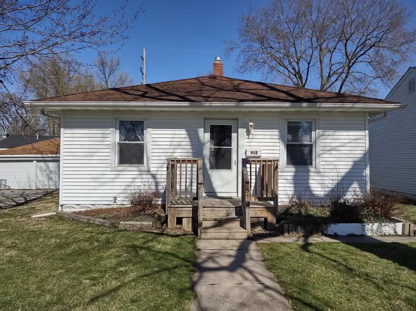 912 Douglas St, Morris, IL 60450