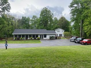 4404 Farm Hill Dr, Roanoke, VA 24018