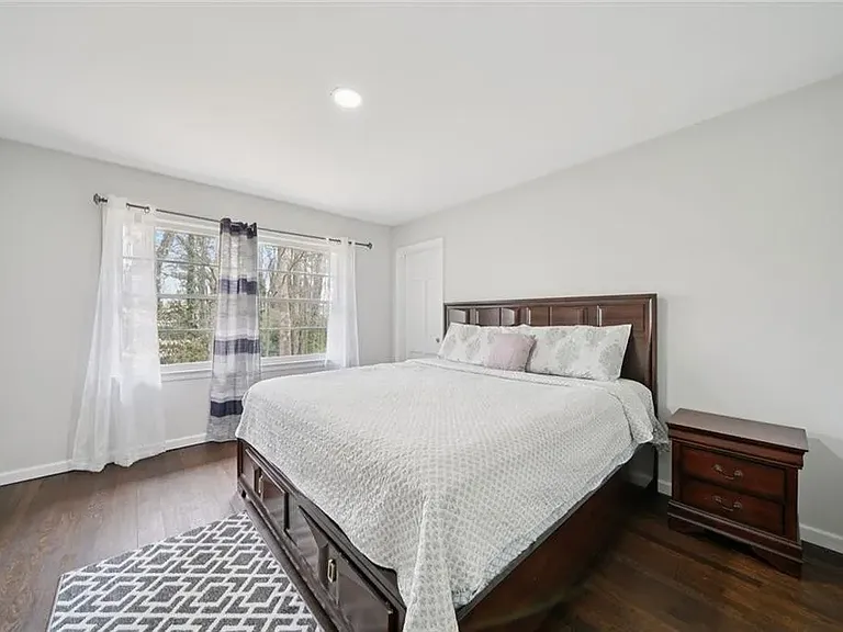 5655 Lake Forrest Dr NW — Photo 9