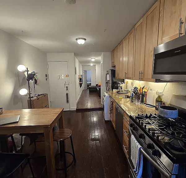 415 E 9th St #5 — Photo 2