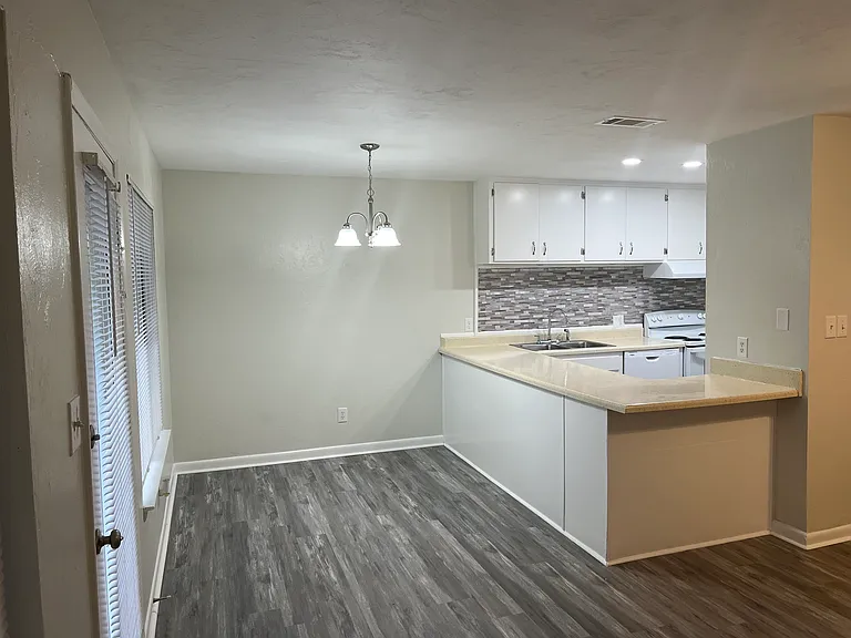 2660 N Point Ln #B — Photo 6
