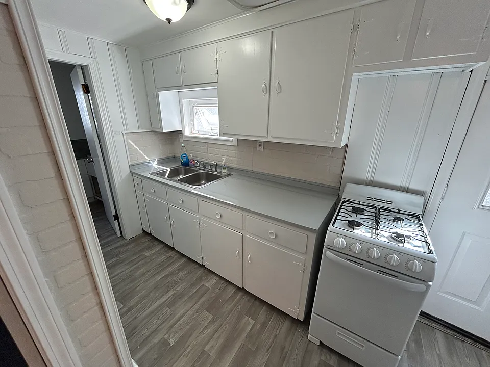 118 Water St #1R