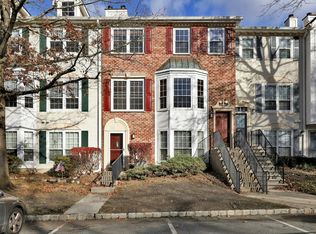 271 Larch Ln #271, Mahwah, NJ 07430
