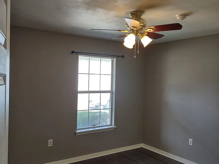 1204 Barnett Bend Cir — Photo 11