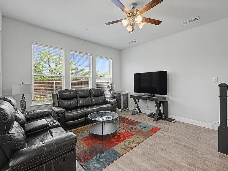 537 Hutchinson Ln — Photo 14