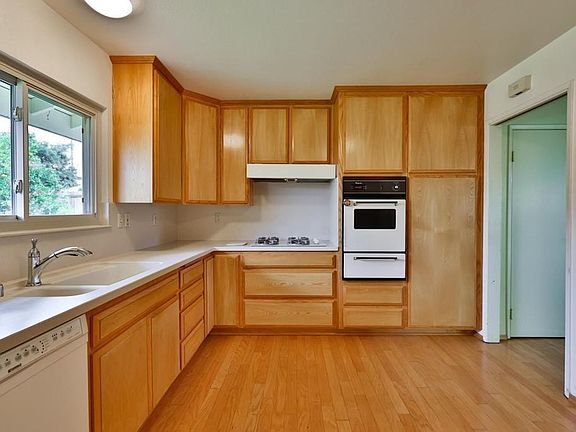 4th image of 7910 Blue Lake Dr