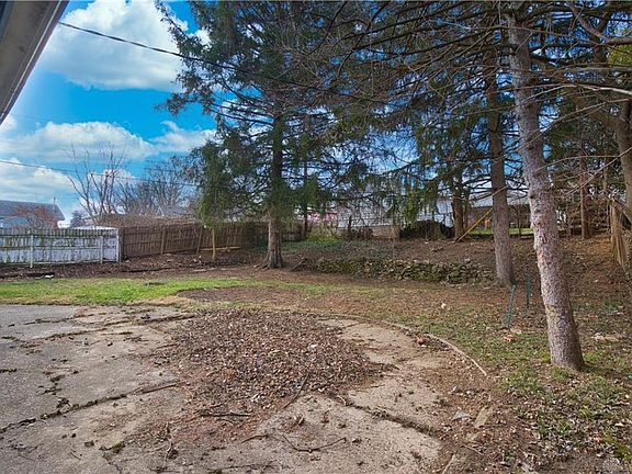 4th image of 471 Defoe Dr