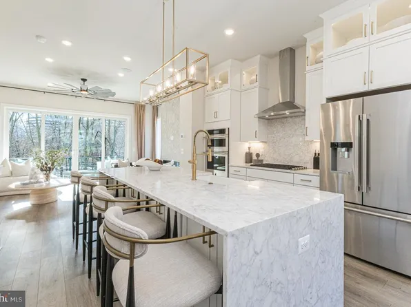 11595 Patriotic Ln, Reston, VA 20190