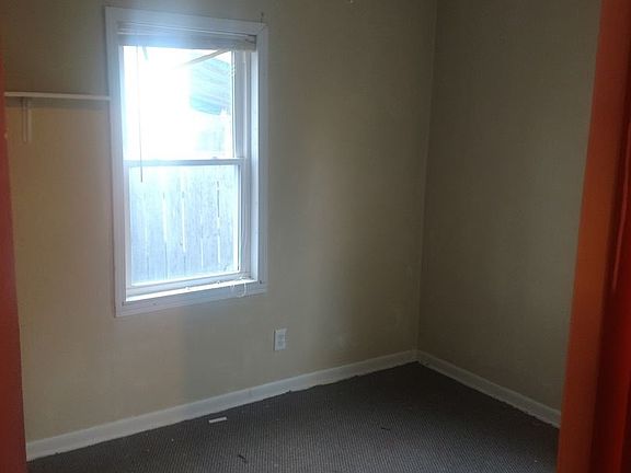 4th image of 1017 Barney Ave