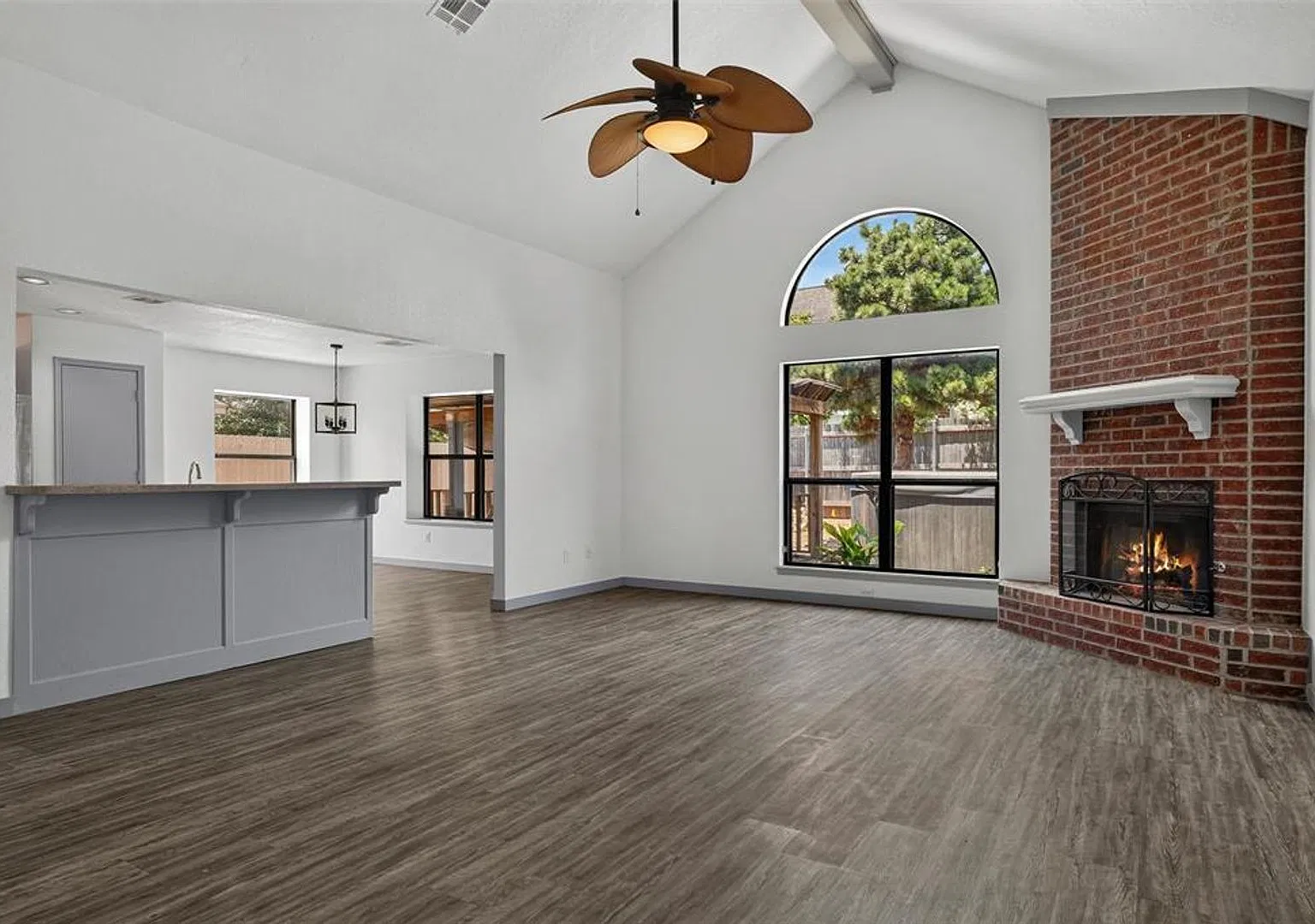 4 Bedrooms + Edmond Schools — Photo 2