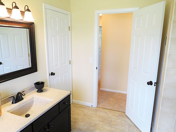 4th image of 1145 W Chester Dr