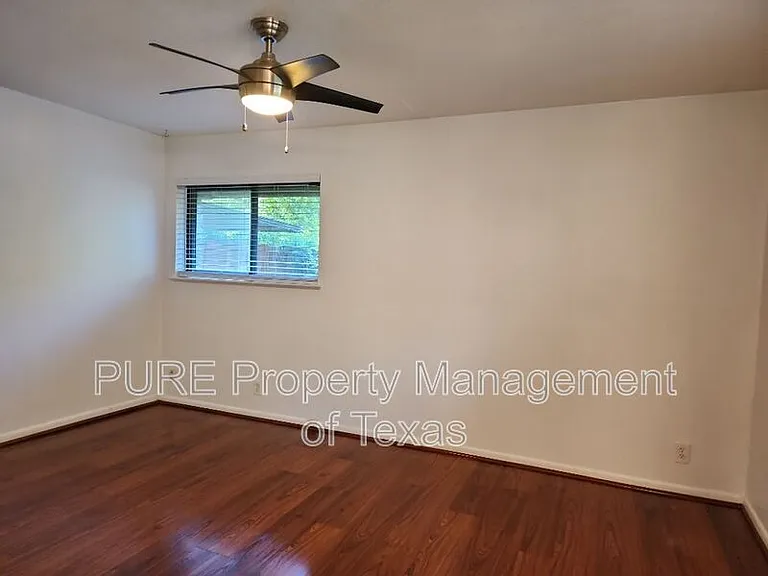 3000 Lakeside Dr — Photo 8