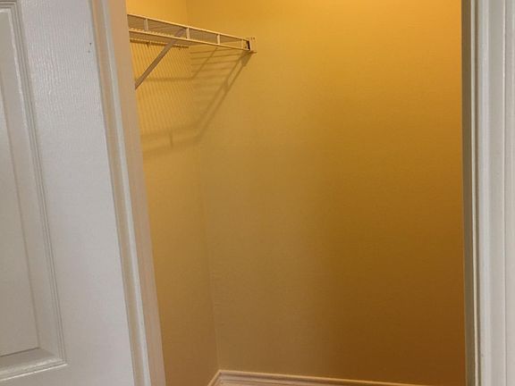 4th image of 1504 Lincoln Way APT 122