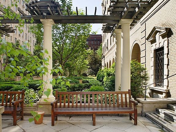 5th image of 333 W 56th St APT 2B