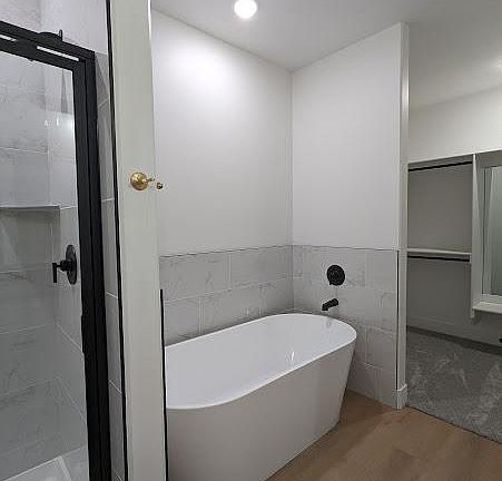 5th image of 632 Jeanine Dr