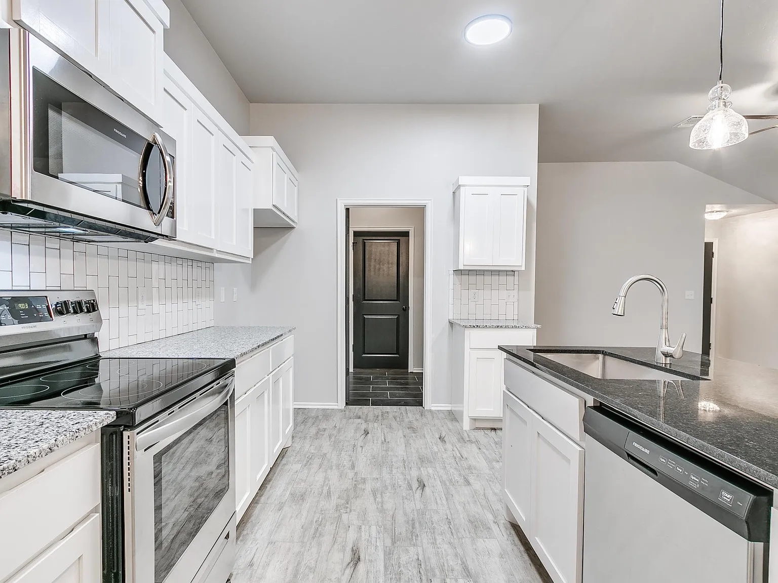 3 bed, 1246 sqft, $1,595 — Photo 2