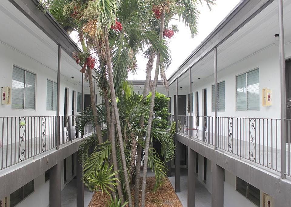 1st image of 500 NE 78th St APT 21