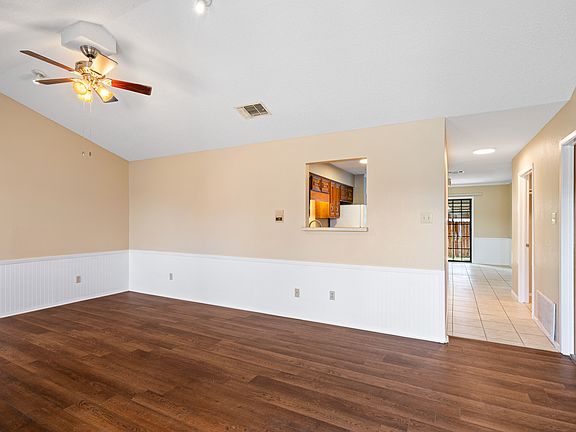 3rd image of 1876 Woodside Ln