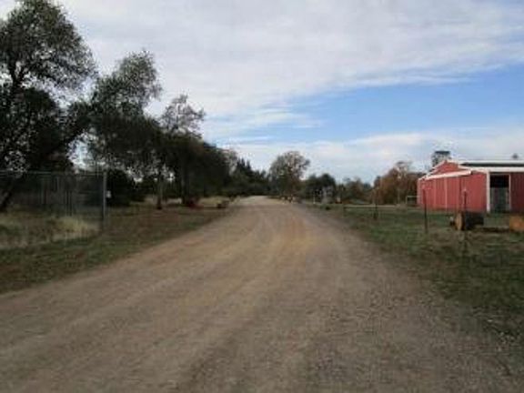 Exterior Neighborhood (street photo)