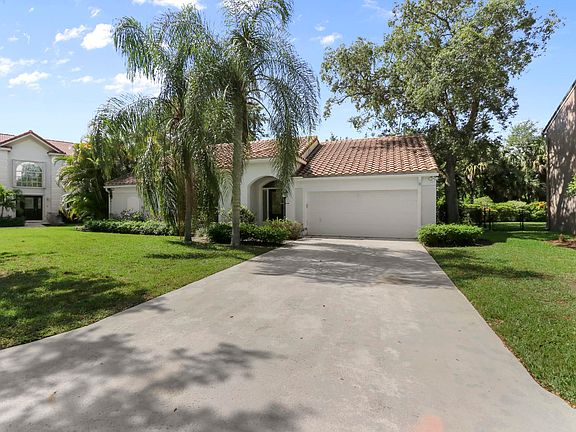 Home For Sale In Hunt Club