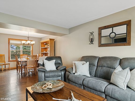 4th image of 390 Waterford Dr
