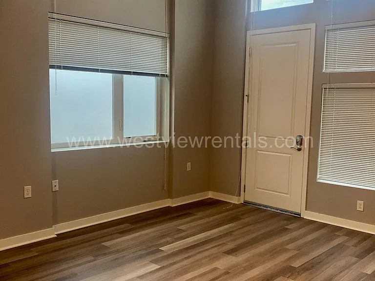 203 E Laurel St — Photo 228