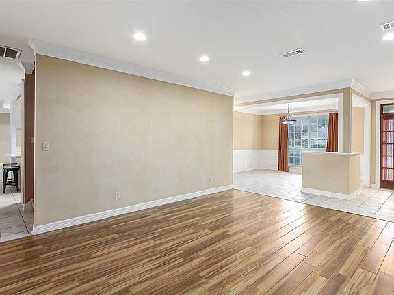 4th image of 5020 Eaheart Cir