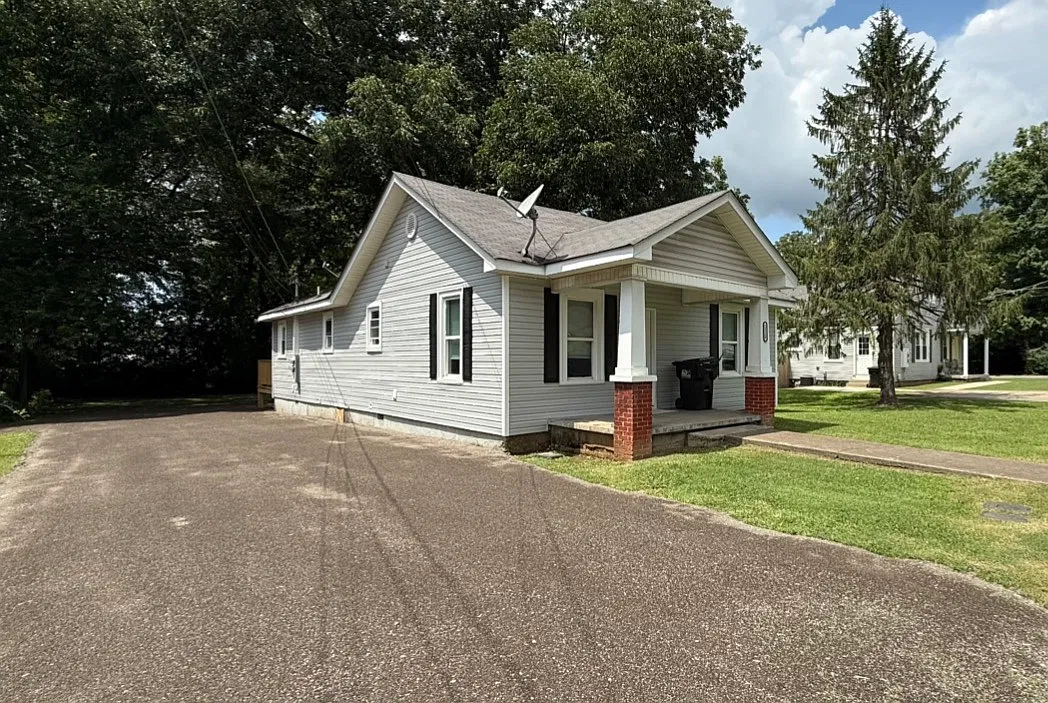 1225 N Spring St — Photo 3