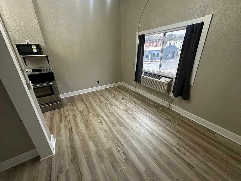 1302 Faraon St — Photo 6