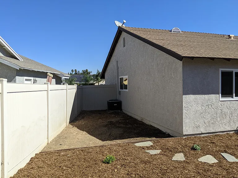 1146 Hudson Ct — Photo 12