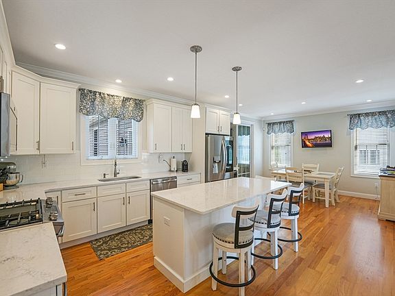 5th image of 87 Sol E Mar St