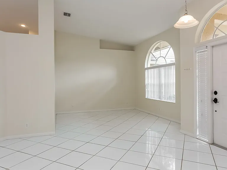 1200 Columbine Pl — Photo 2