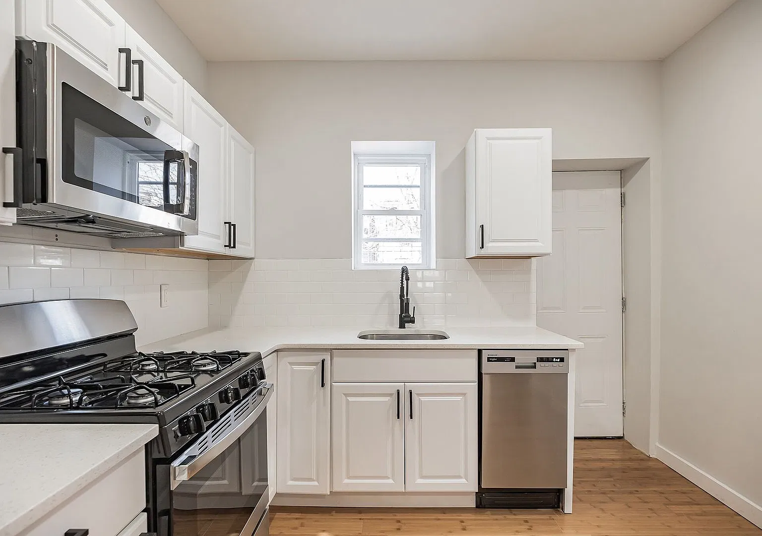 Newly Renovated 3 bedroom 1 bathroom house — Photo 4
