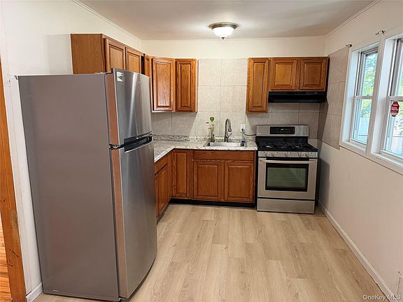 5th image of 748 Doane Avenue